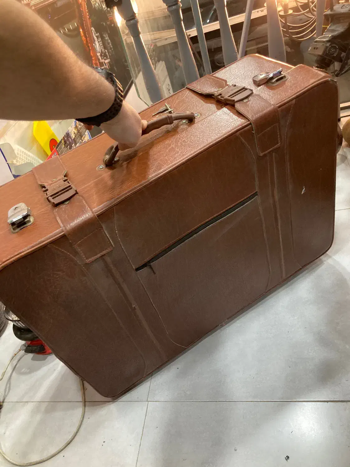 چمدان قدیمی در حد نو|کلکسیون اشیاء عتیقه|بابلسر, |دیوار