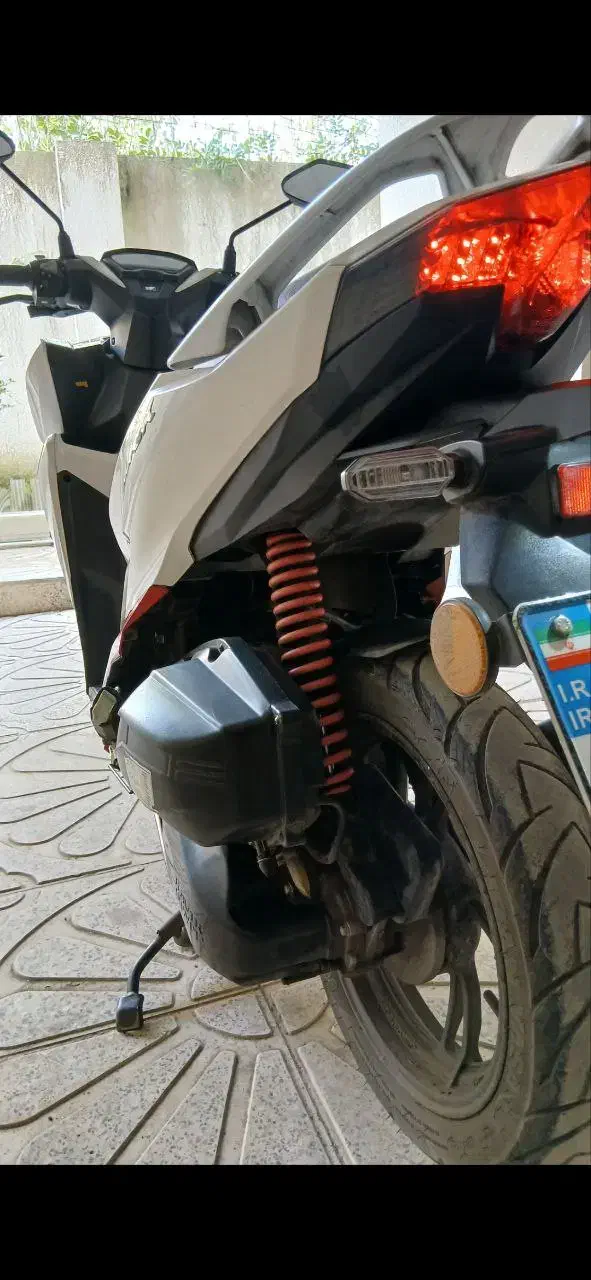 کلیک ۱۴۰۲ / کمکار / کویر موتور|موتورسیکلت|لاهیجان, شیشه گران|دیوار