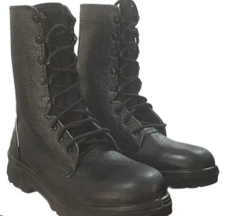 پوتین و لباس سربازی|کیف، کفش، کمربند|اصفهان, برازنده|دیوار