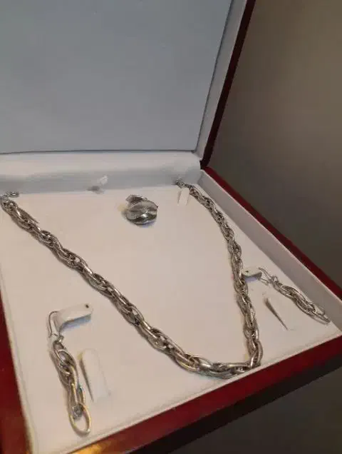 سرویس گردنبند و انگشتر نقره زنانه کاملاً مشابه طلا|جواهرات|تهران, لویزان|دیوار