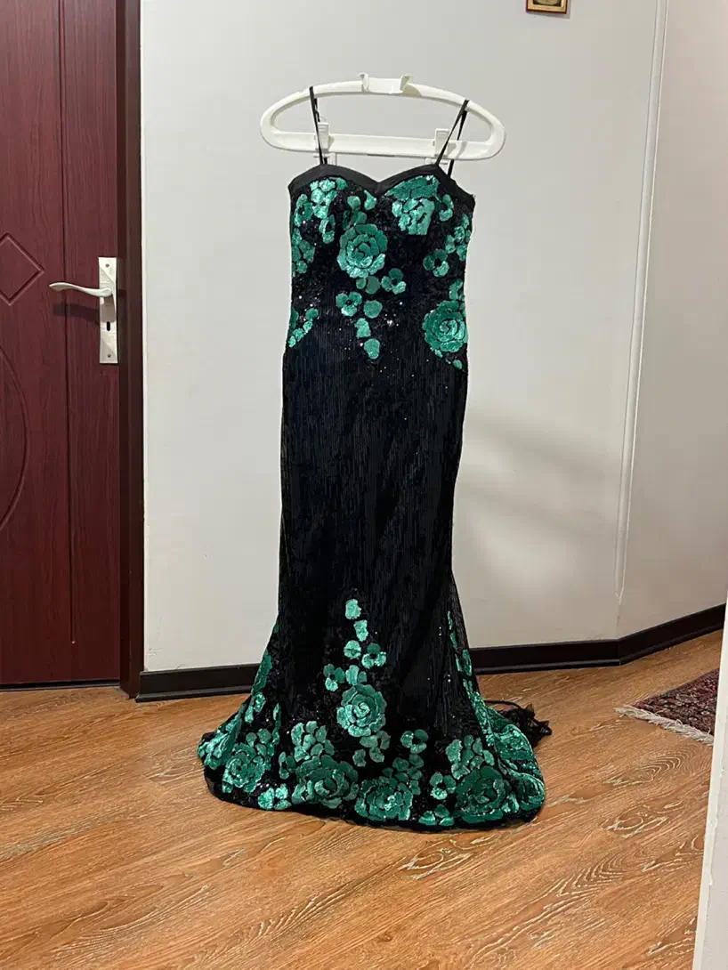 لباس مجلسی فقط ۵۰۰|لباس|رشت, منظریه|دیوار