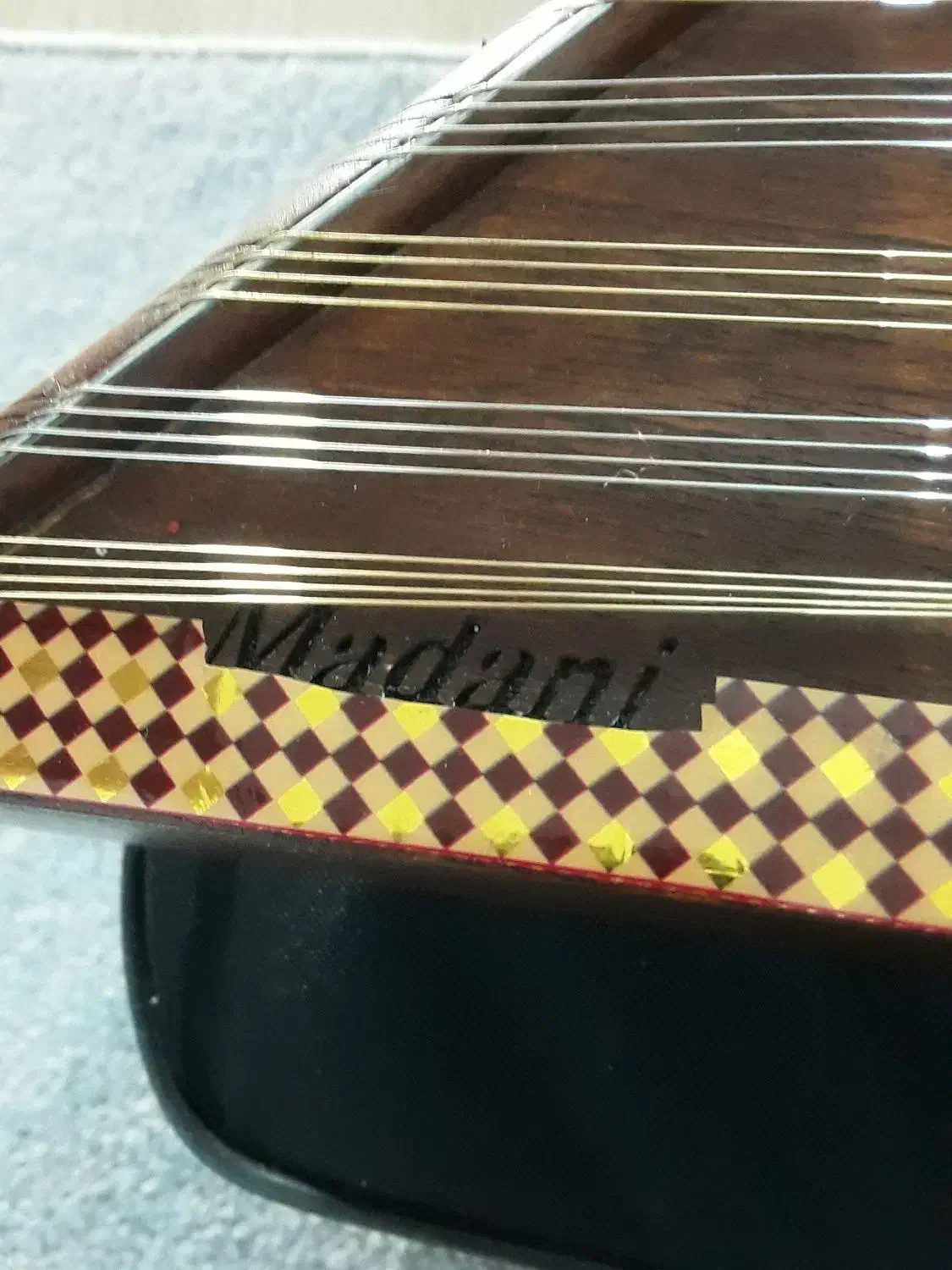 سنتورعبدالرضا‌مدنی.|سازهای سنتی|محمدیه-قزوین, |دیوار