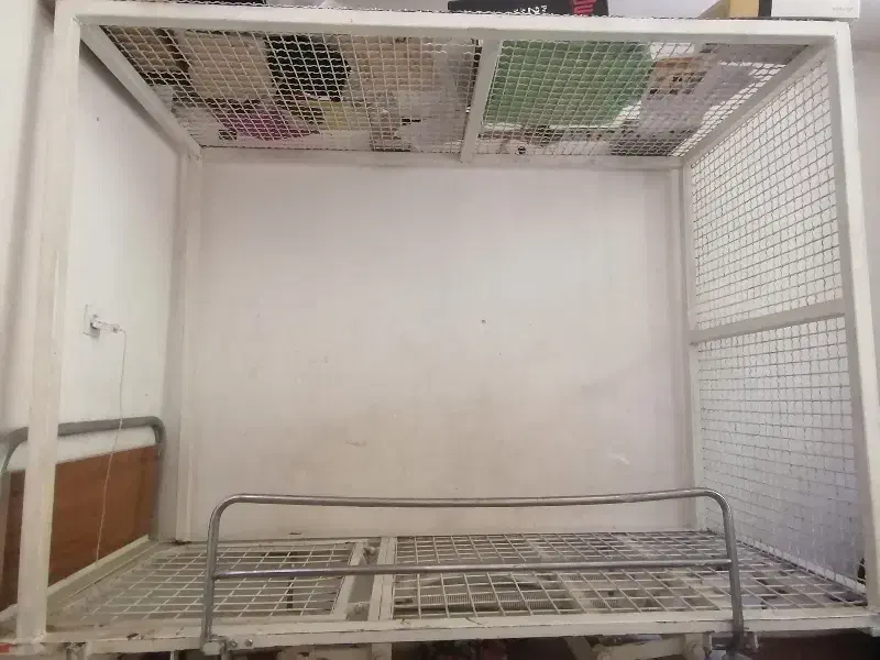 تخت بیمار فنس کشیده|آرایشی، بهداشتی، درمانی|کرمان, |دیوار