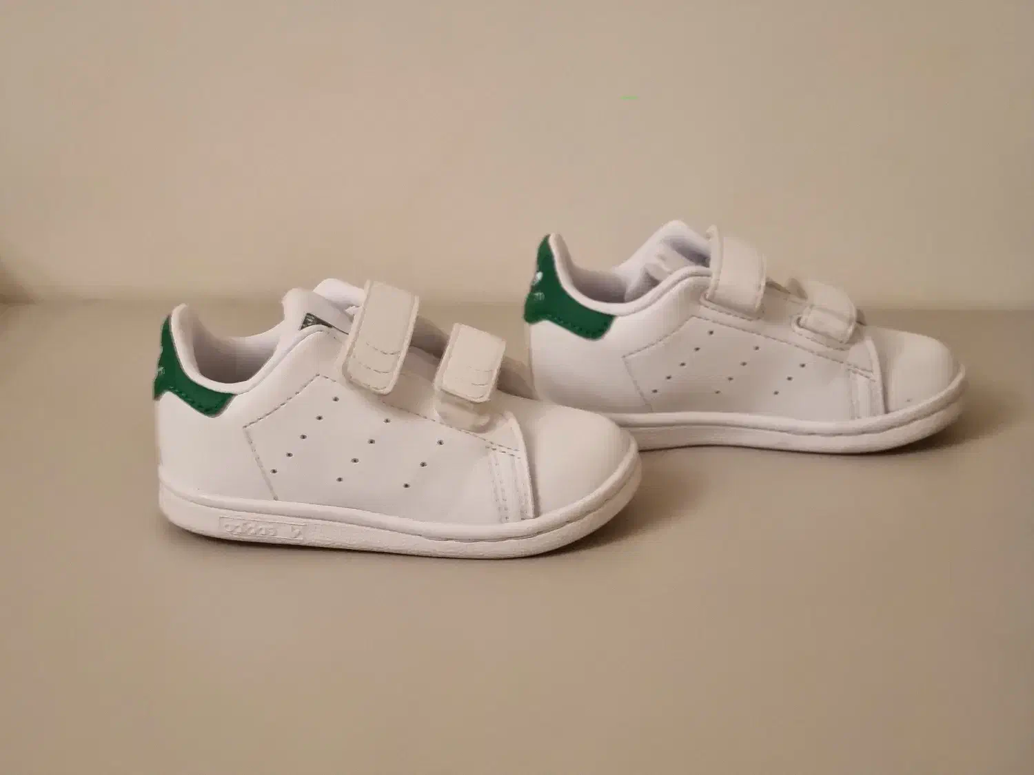 آدیداس اصل stan smith سایز ۲۲ بچه گانه|کیف، کفش، کمربند|تهران, چیذر|دیوار