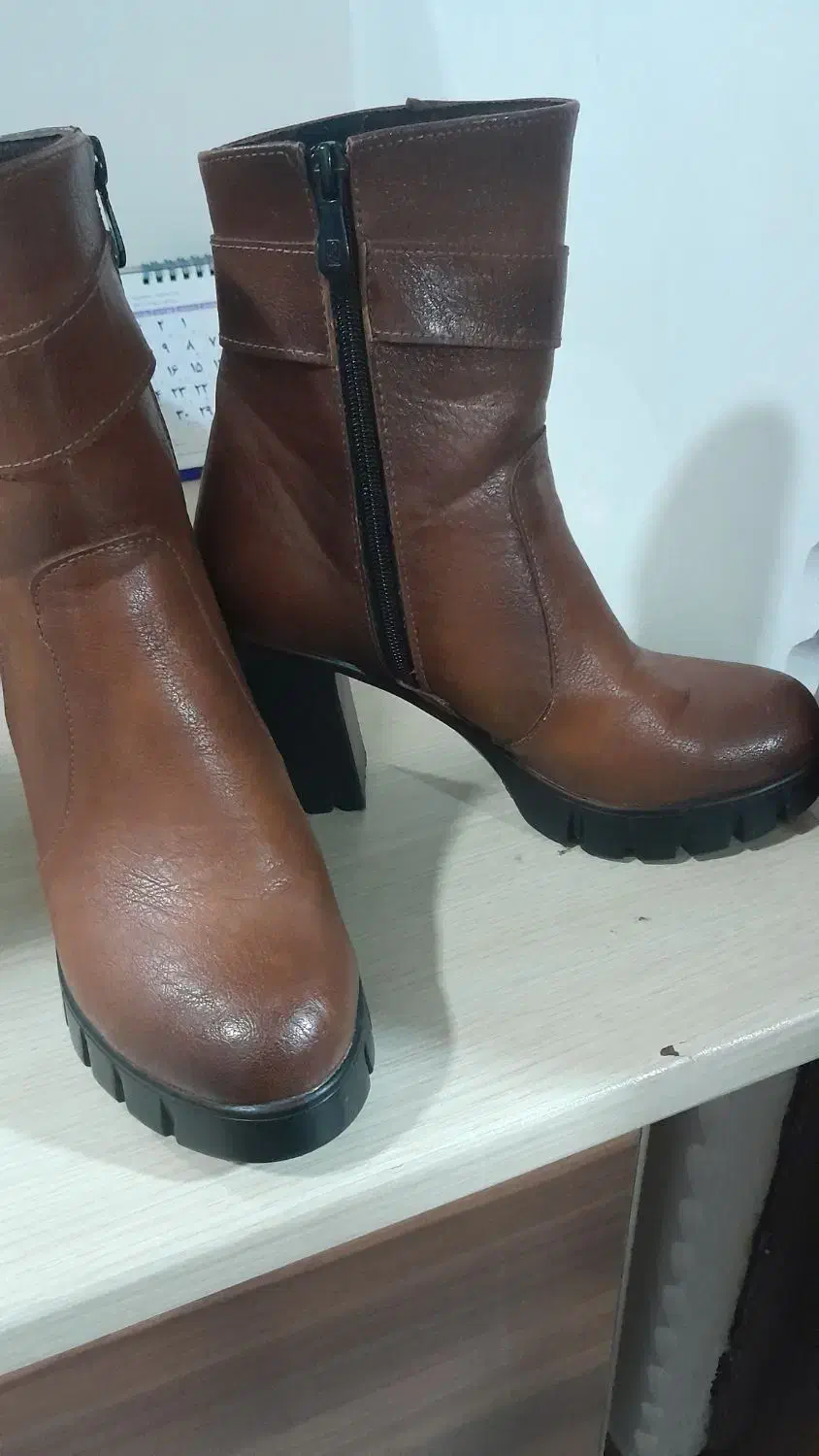 پوتین سایز۳۹ درحدنو  یک بارپوشیده شده|کیف، کفش، کمربند|کوچصفهان, |دیوار