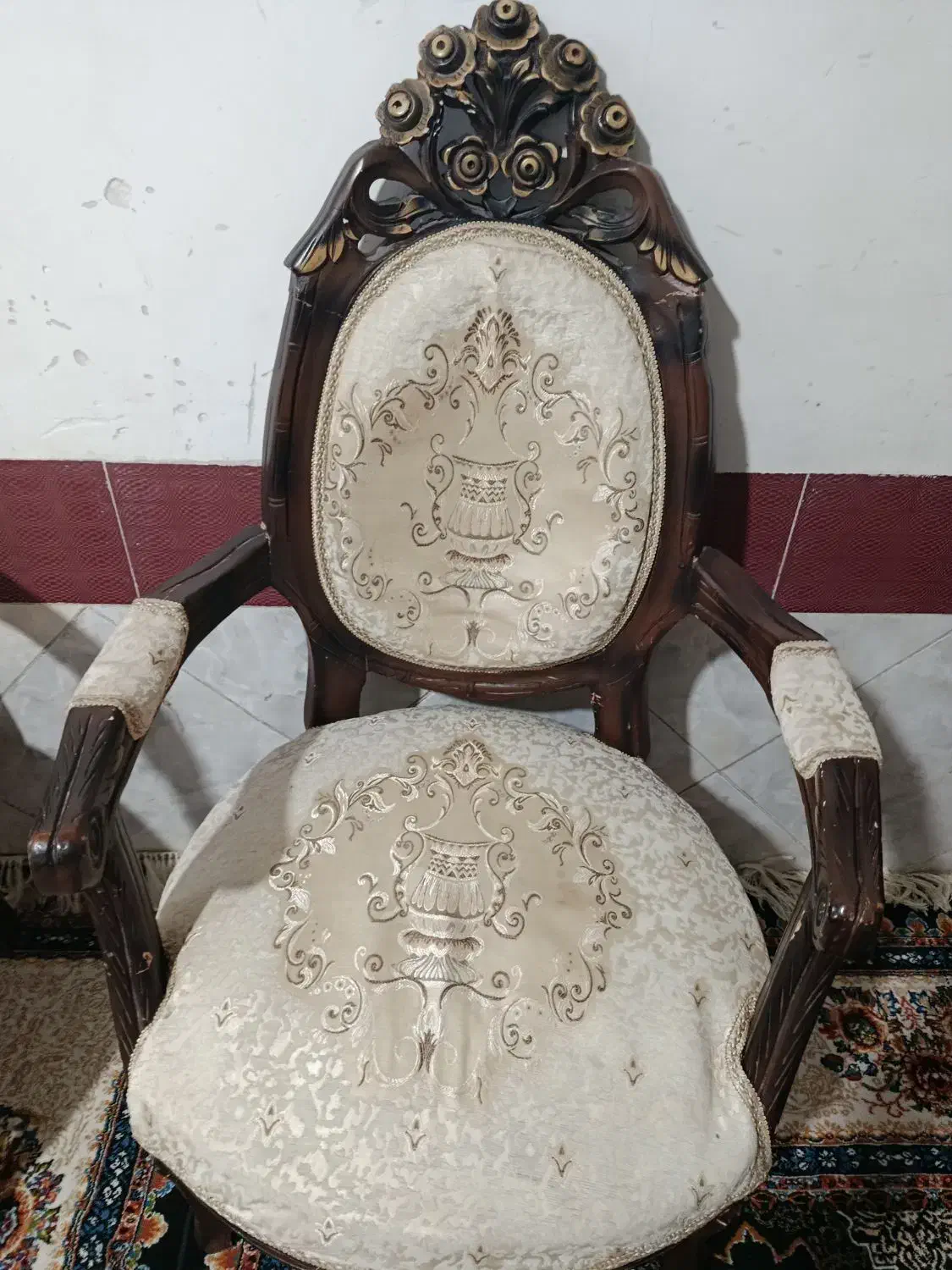 مبل سلطنتی ۹ نفره، سالم و تمیز قهوهای|مبلمان خانگی و میز عسلی|شیراز, کرونی(خاتونک)|دیوار