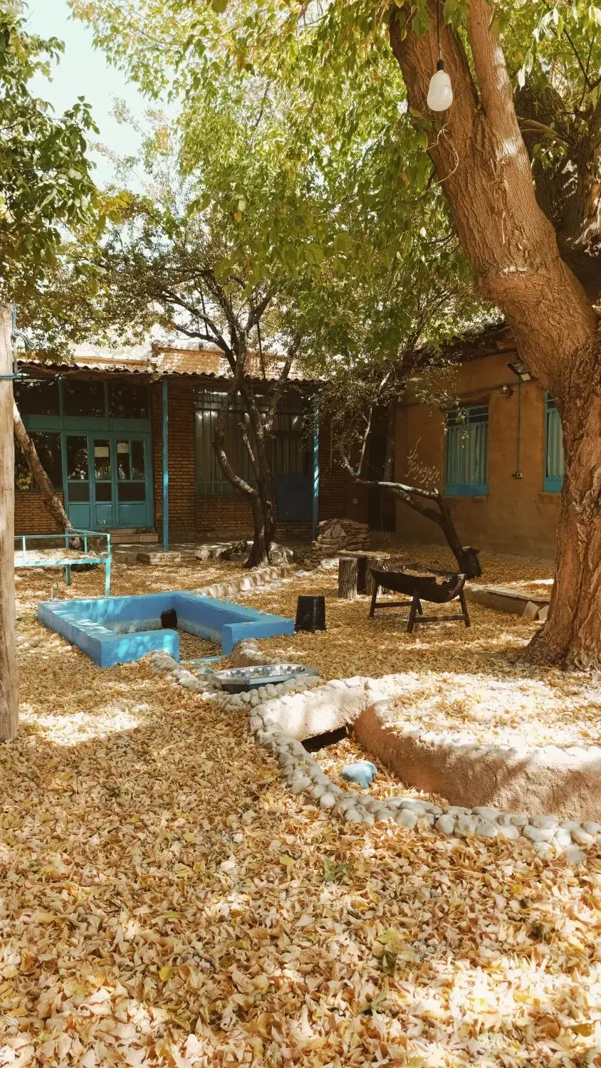 نیازمند نیرو کار|استخدام سرایداری و نظافت|سده (فارس), |دیوار