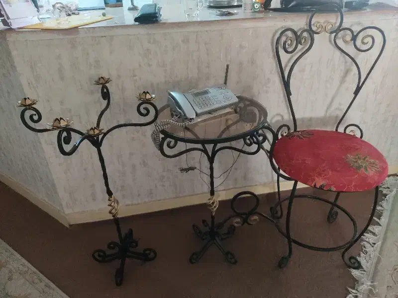 میز تلفن و شمعدانی فرفوژه|میز تلفن|تهران, قصر فیروزه ۲|دیوار