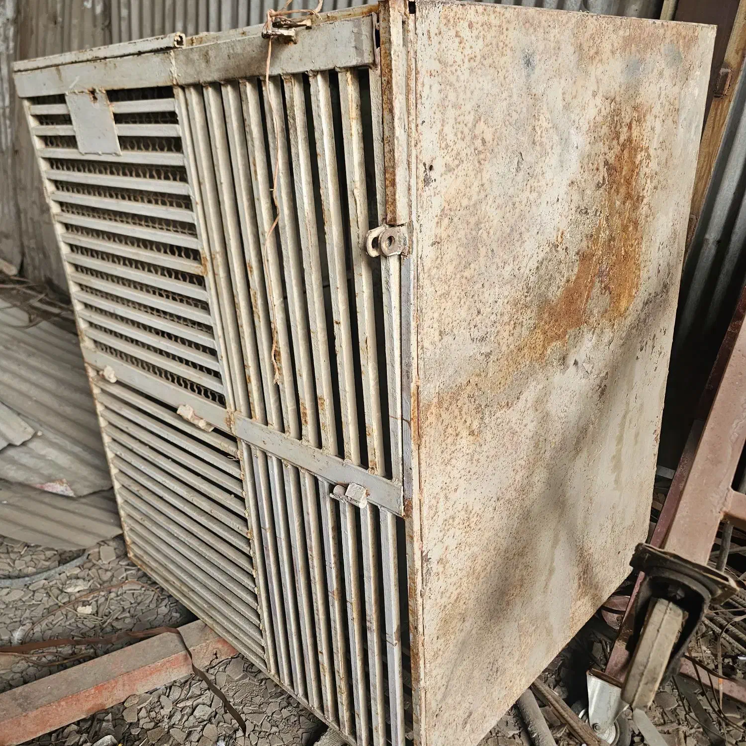 قفس آهنی محکم|لوازم جانبی حیوانات|اهواز, بازار آهن|دیوار