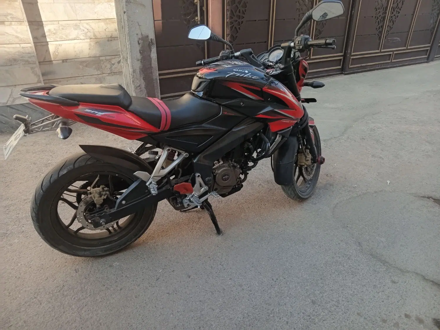 ns 200 مدل ۹۳|موتورسیکلت|قم, نیروگاه|دیوار