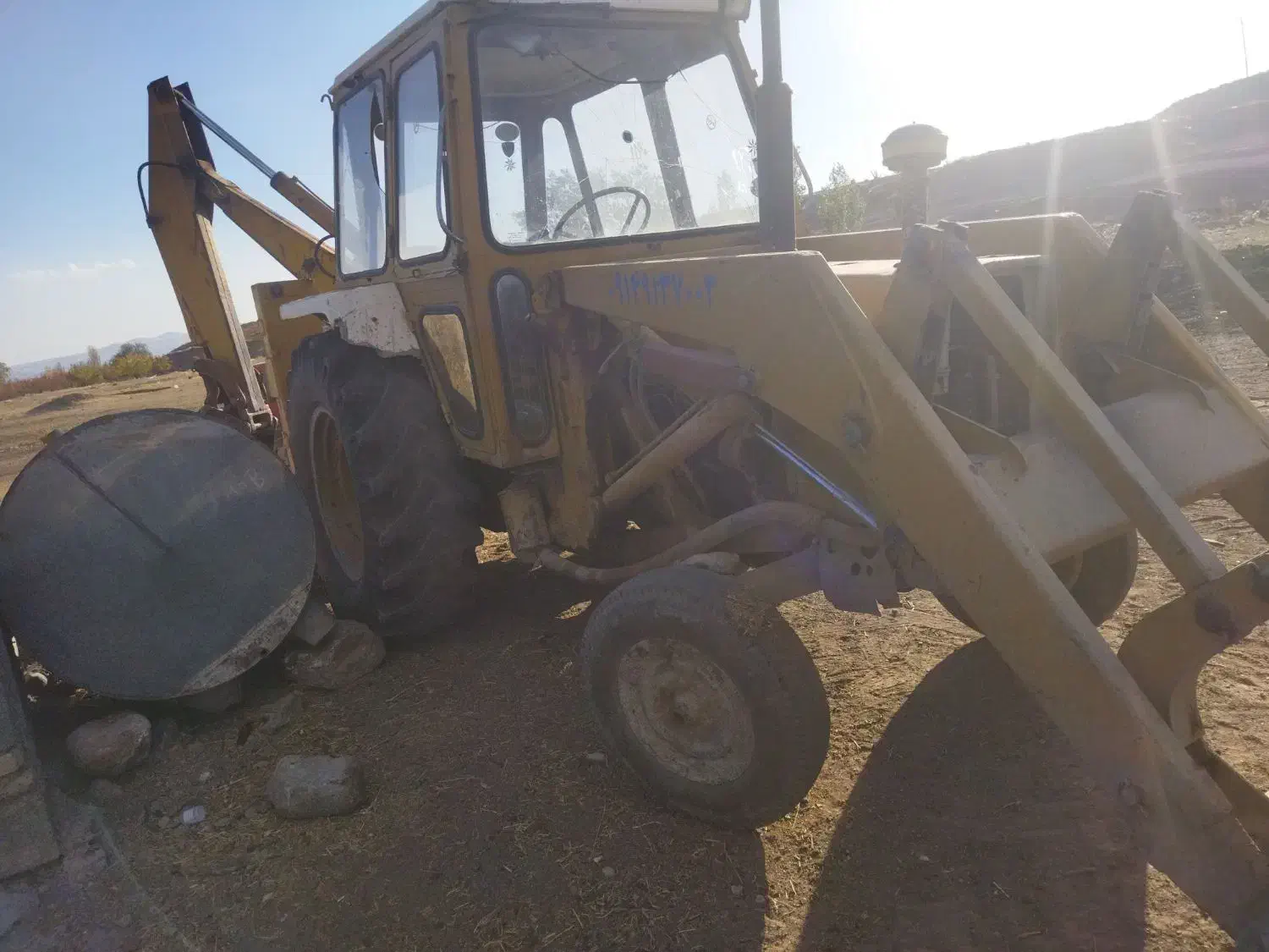 بیل بکهو|خودرو سنگین|میانه, |دیوار