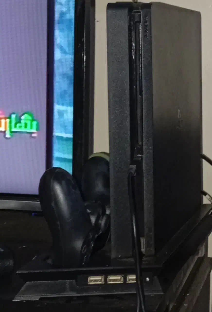 یک ترابایت ps4 + فن + دو دسته|کنسول، بازی ویدئویی و آنلاین|بهشهر, |دیوار