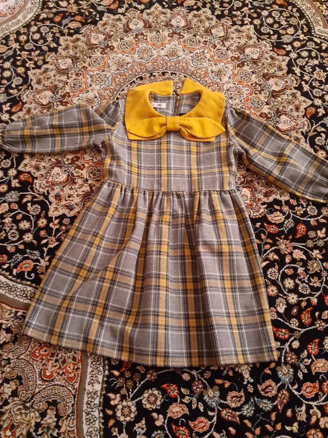 پیراهن در حد نو|کفش و لباس بچه|بندر انزلی, کلیور|دیوار