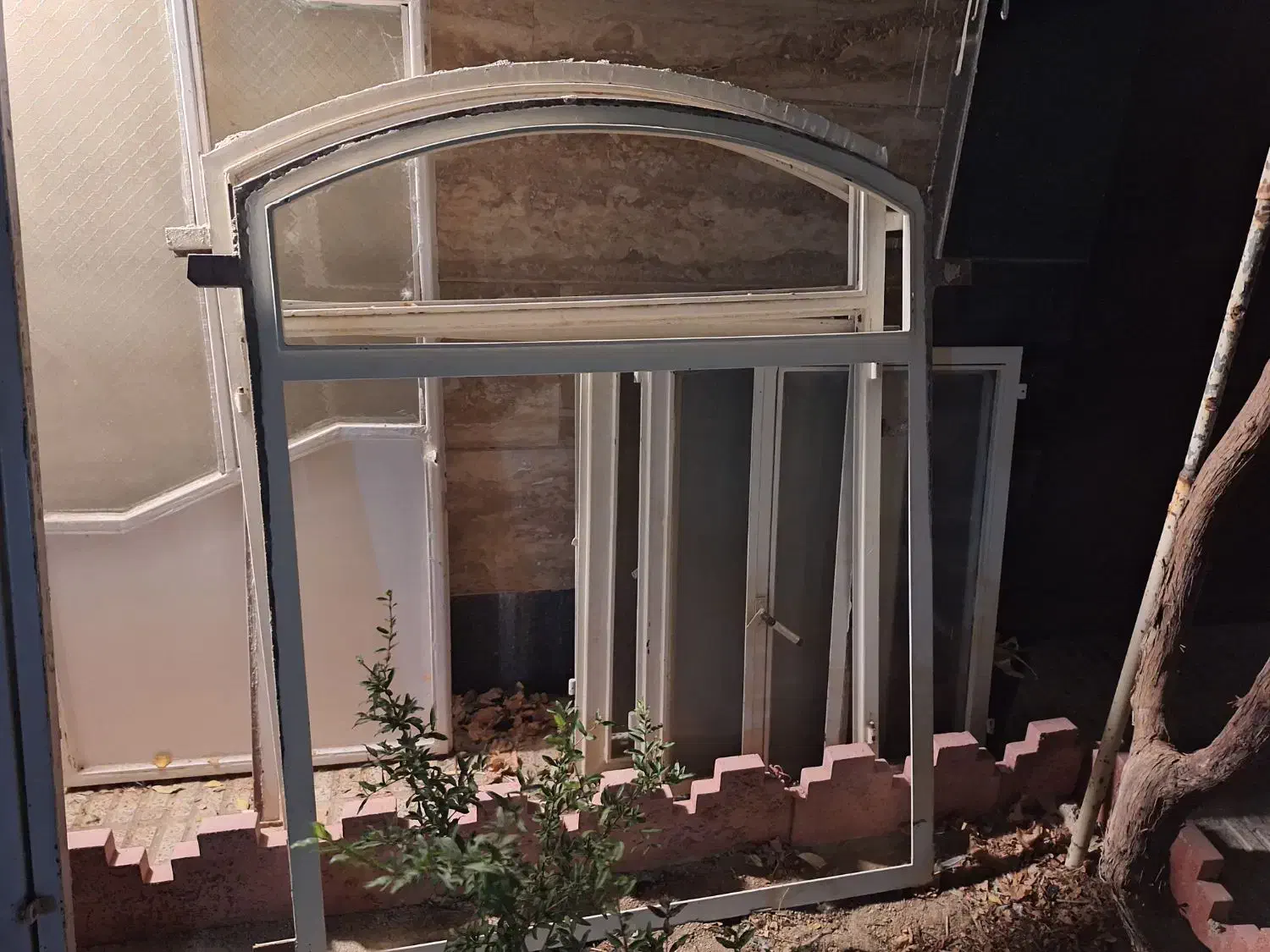 درب وپنجره اهنی وچوبی|مصالح و تجهیزات ساختمان|ملایر, |دیوار