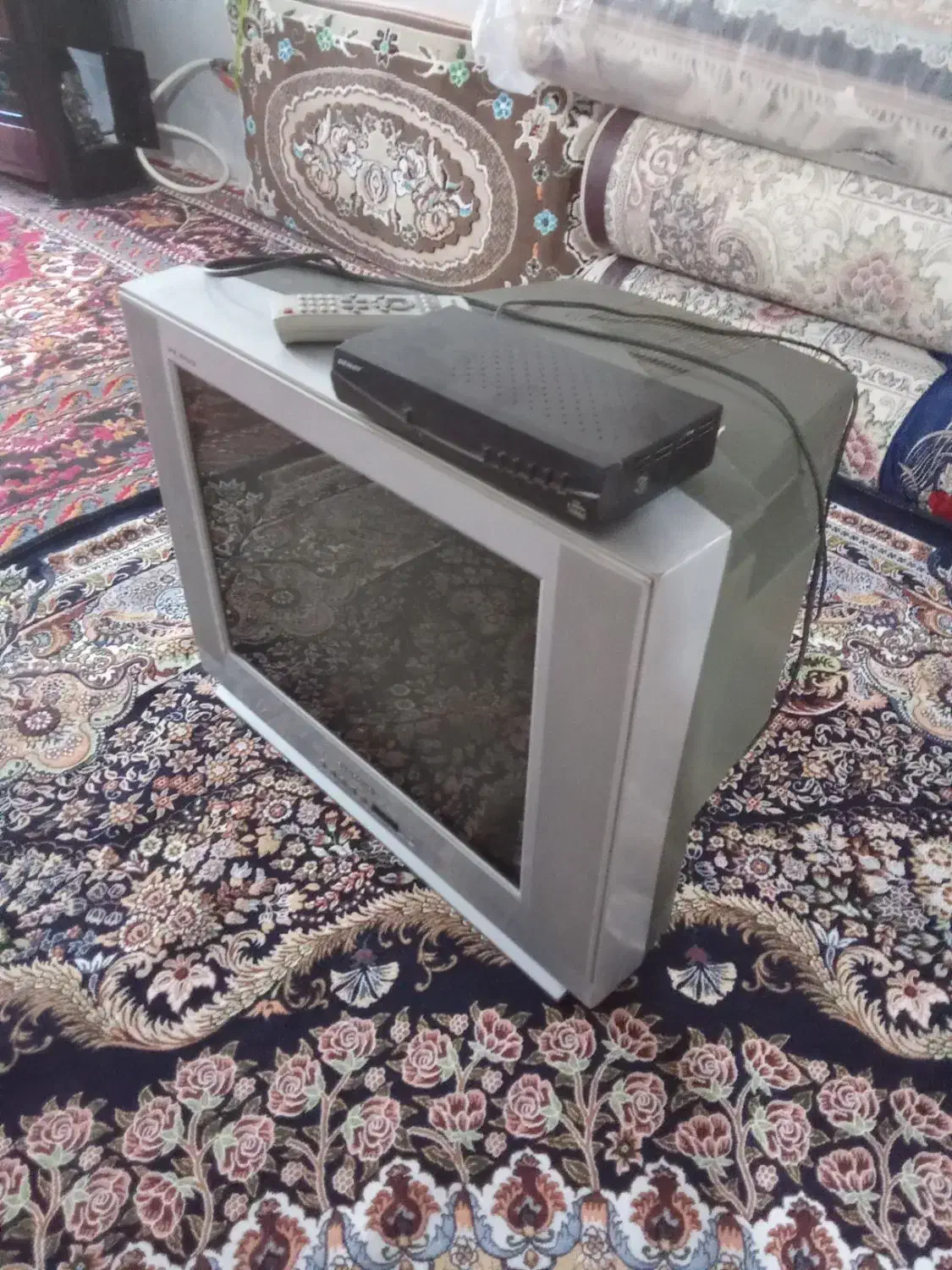 تلوزیون 21 اینج تمیز همراه با دیجیتال|تلویزیون و پروژکتور|تربت جام, میان جام|دیوار