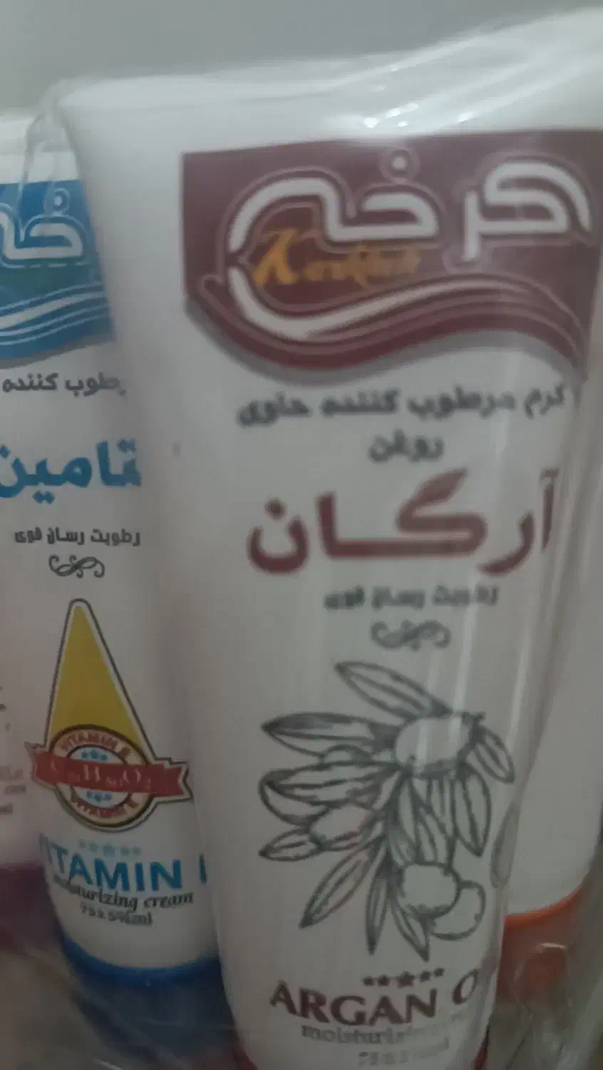 کرم مرطوب کننده جوجوبا وکرم ضدآفتاب نوروا|آرایشی، بهداشتی، درمانی|هشتگرد, فاز ۱ مهستان|دیوار