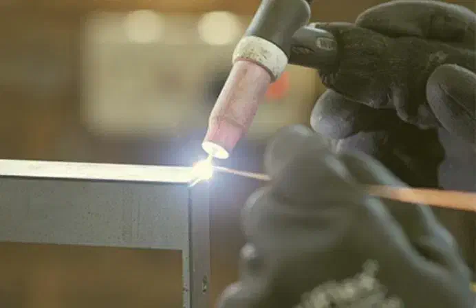 همکار جوشکار ماهر و نیما ماهر|استخدام معماری، عمران و ساختمانی|قزوین, |دیوار