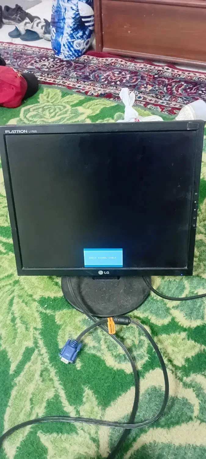 مانیتور ۱۵ اینچ معاوظه هم میکنم با یه تلوزیون|قطعات و لوازم جانبی رایانه|تهران, جلیلی|دیوار