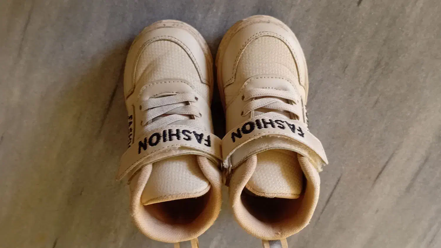 کفش  بچهگانه|کیف، کفش، کمربند|زنجانرود, |دیوار