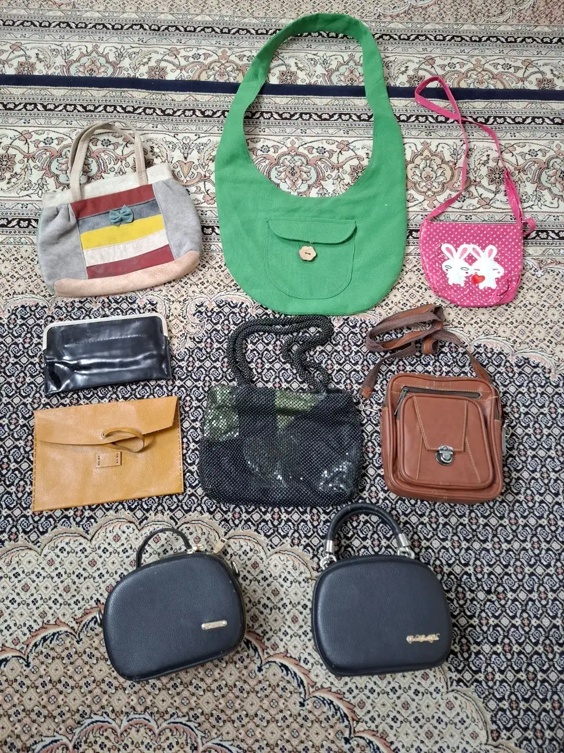 تعدادی کیف فقط ۵۰ تومن|کیف، کفش، کمربند|قم, لسانی|دیوار