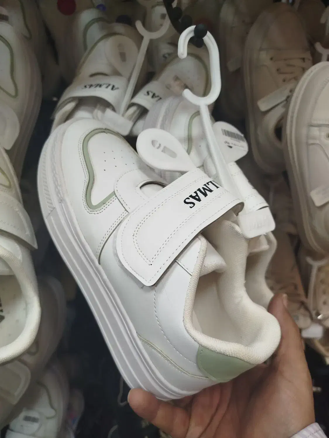 کفش بچه گانه ( اسپرت ، مدارس )|کفش و لباس بچه|صدرا-فارس, فاز ۱|دیوار