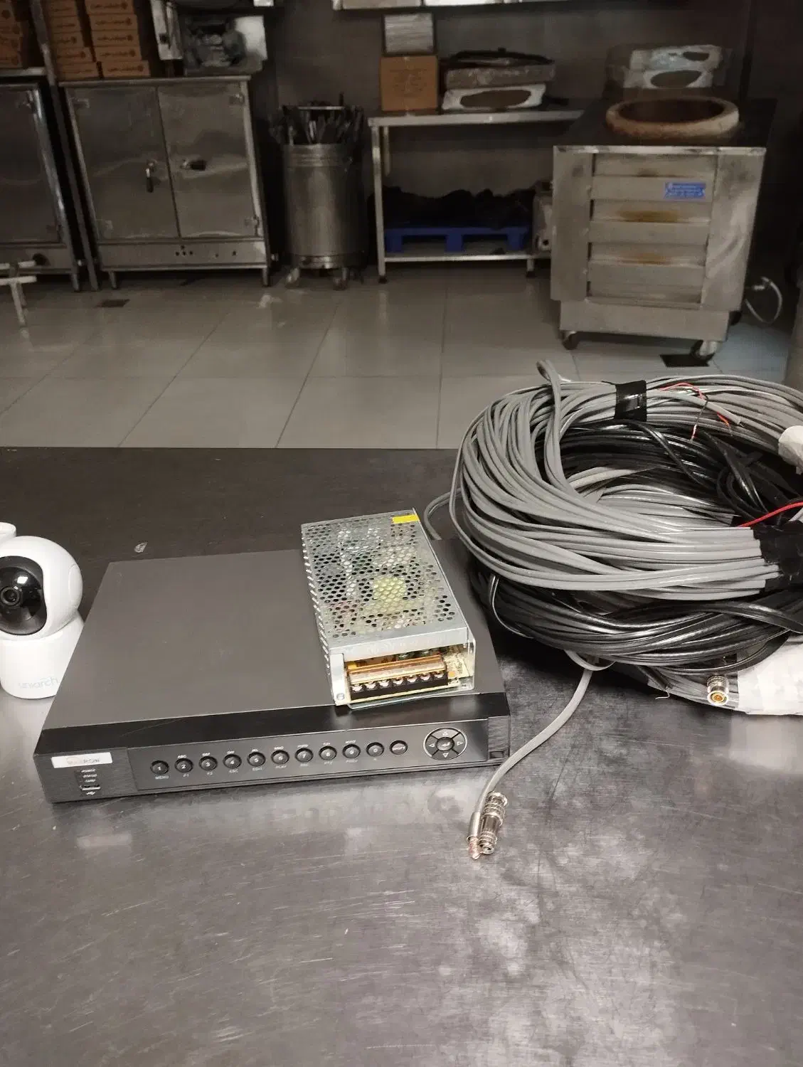 دوربین مداربسته|دوربین مداربسته|تهران, نیروی هوایی (پیروزی)|دیوار