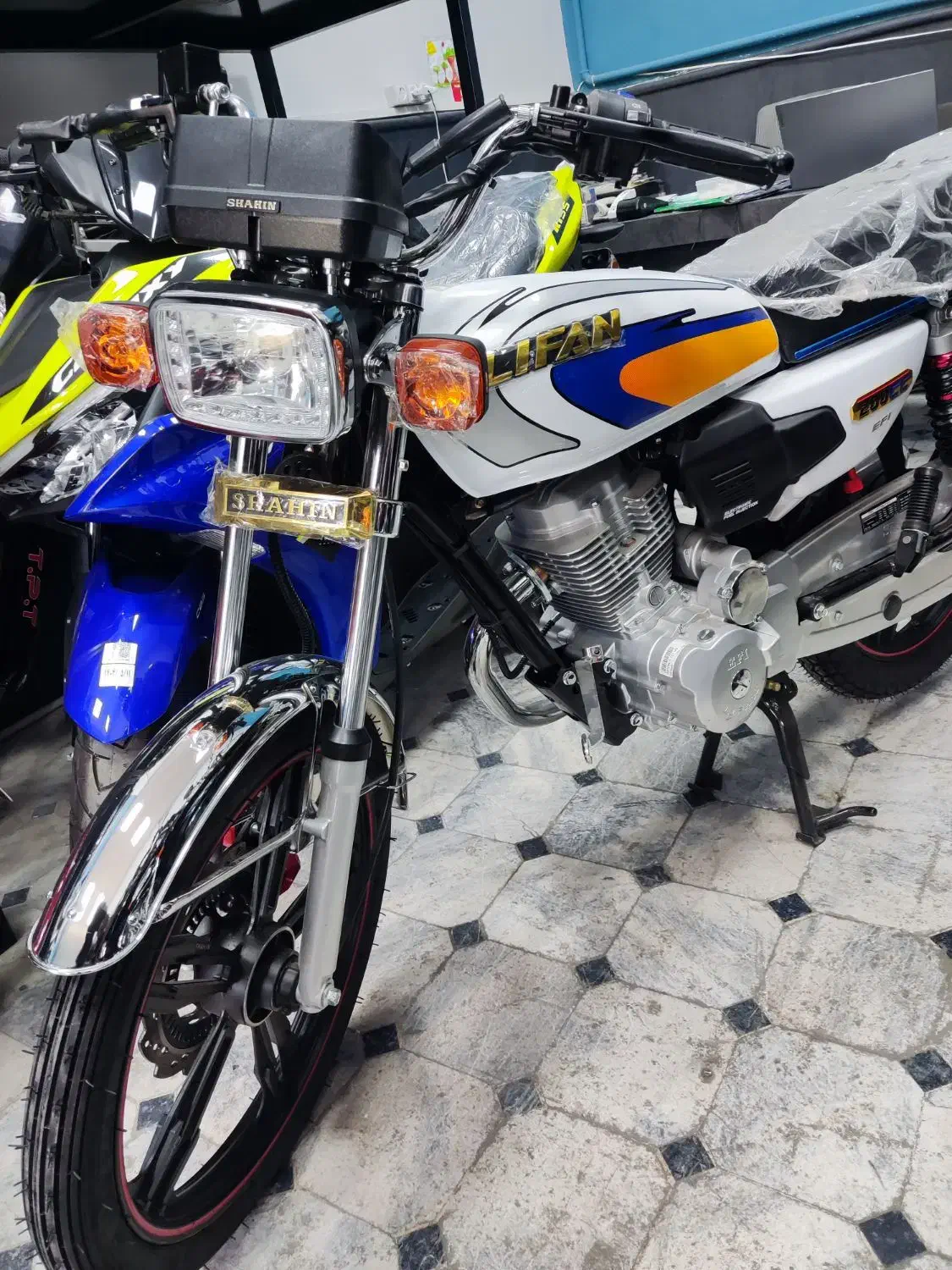 موتور لیفان۲۰۰ فقط با ۲۰ م پیش (موتورسیکلت رجبی)|موتورسیکلت|مشهد, آزادشهر|دیوار