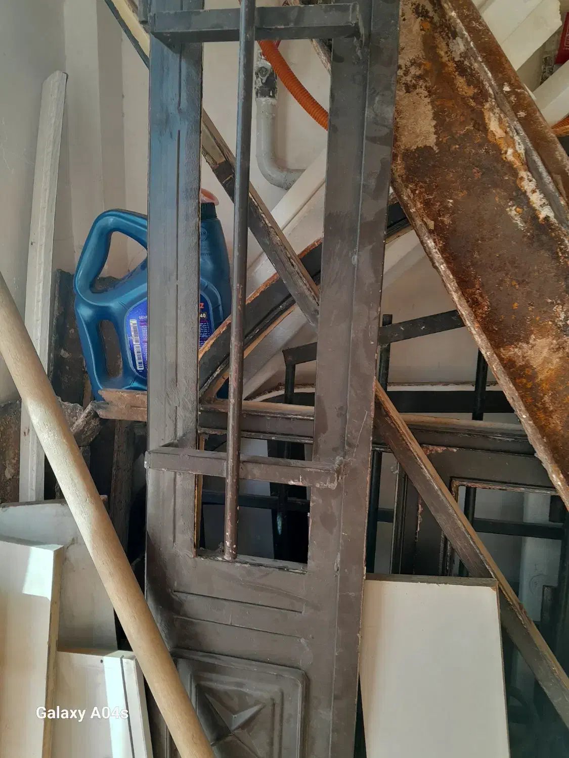 در و پنجره اهنی|مصالح و تجهیزات ساختمان|بومهن, |دیوار