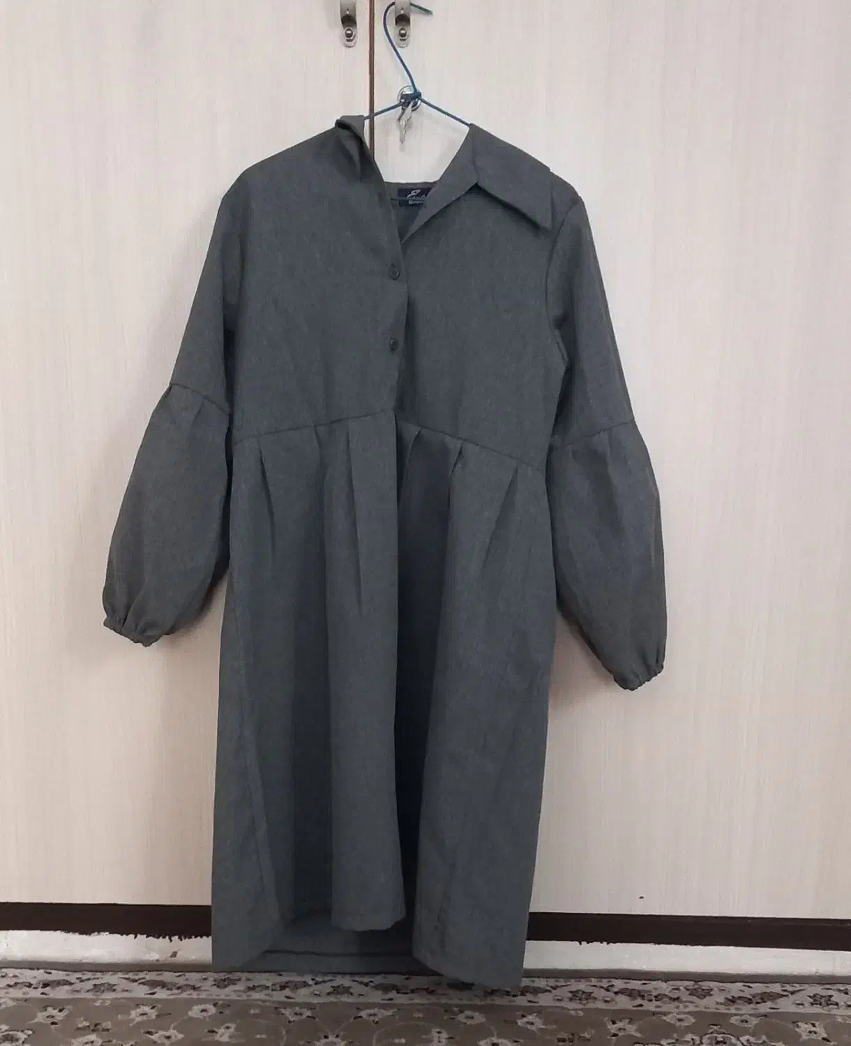 مانتو|لباس|قم, وادی السلام|دیوار