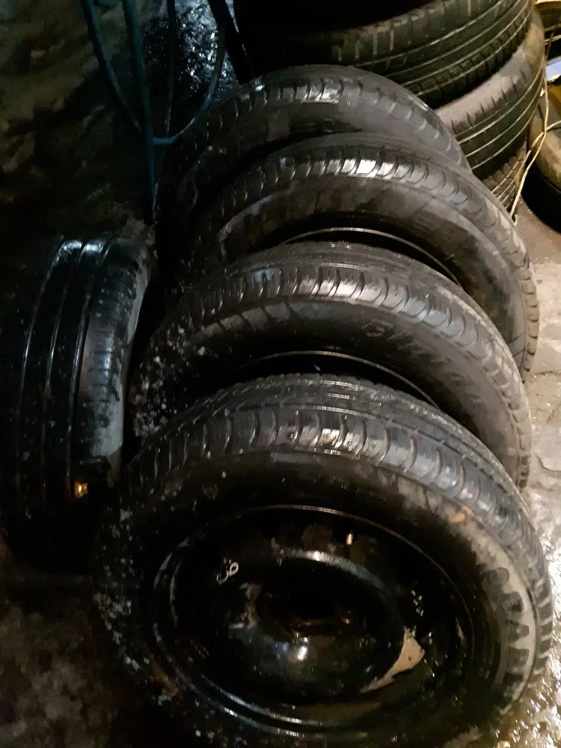 چهارحلقه رینگ ولاستیک ۱۸۵/۱۵بارز۷۰۸۰درصدپژو|قطعات یدکی و لوازم جانبی|مشهد, مصلی (کارمندان اول)|دیوار