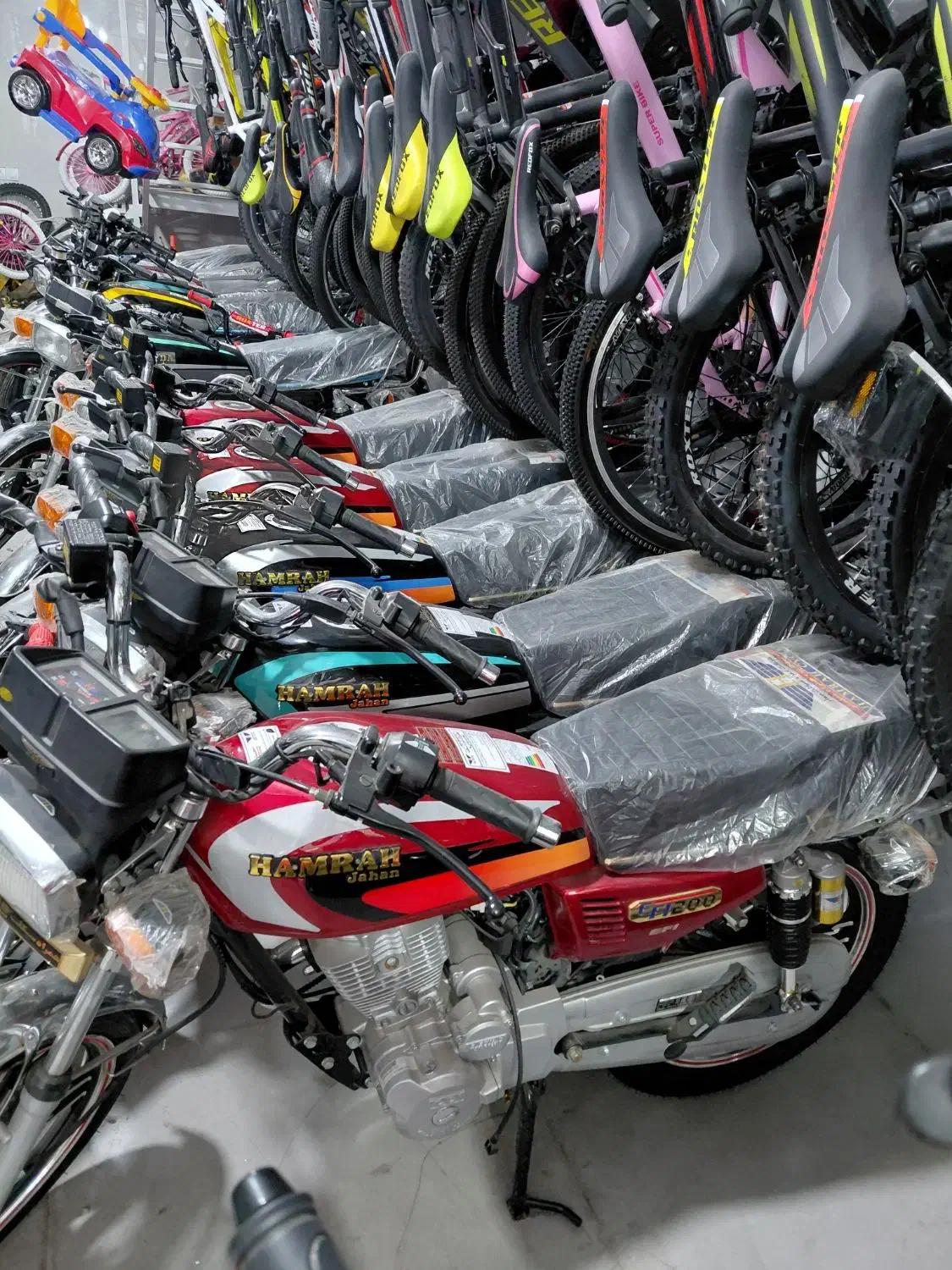 موتور سیکلت ۲۰۰ همراه با یک سال بیمه مدل ۱۴۰۳|موتورسیکلت|شیراز, بازار|دیوار