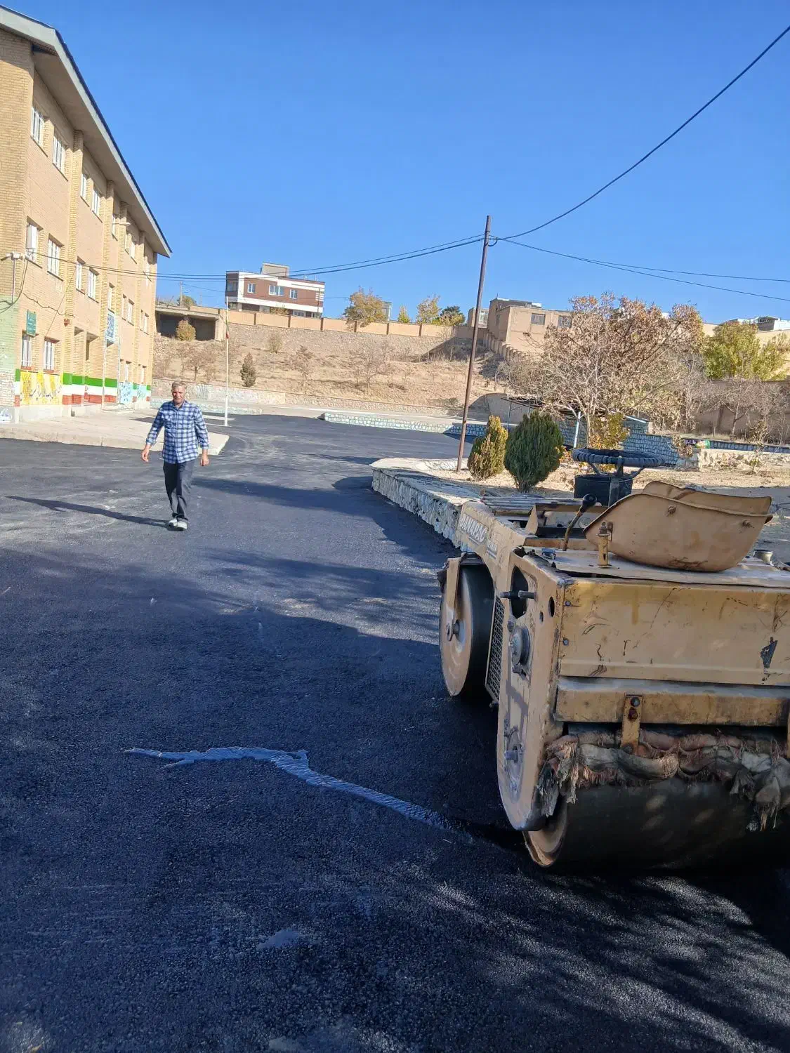 آسفالت و زیر سازی و خاکبرداری|خدمات پیشه و مهارت|شهرکرد, |دیوار