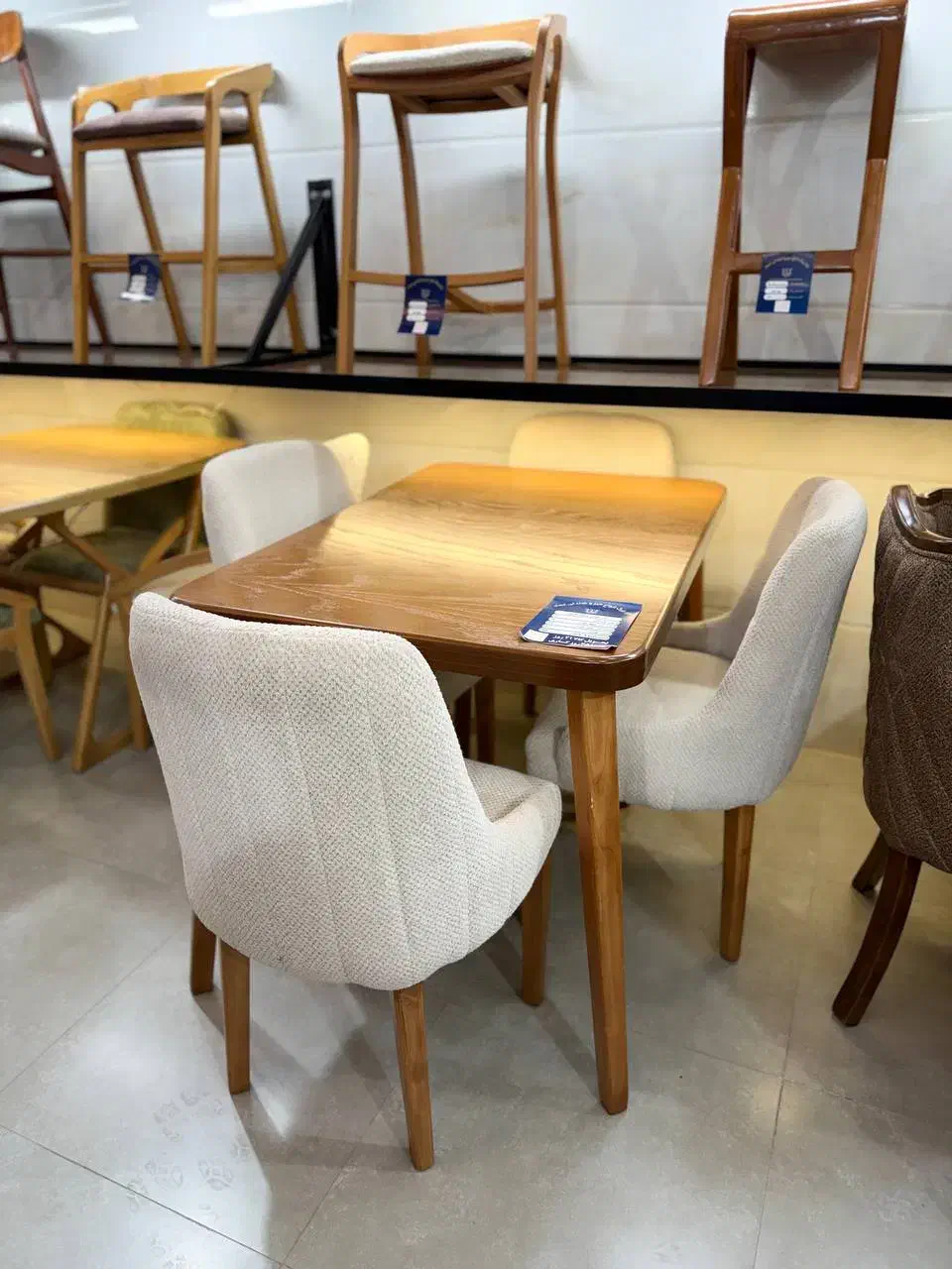 ناهار خوری ویول عماد|میز و صندلی غذاخوری|یزد, |دیوار