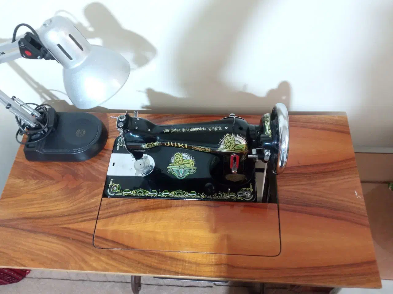 پایه SINGER کاملا در حد نو|چرخ خیاطی و ریسندگی|مشهد, جنت|دیوار