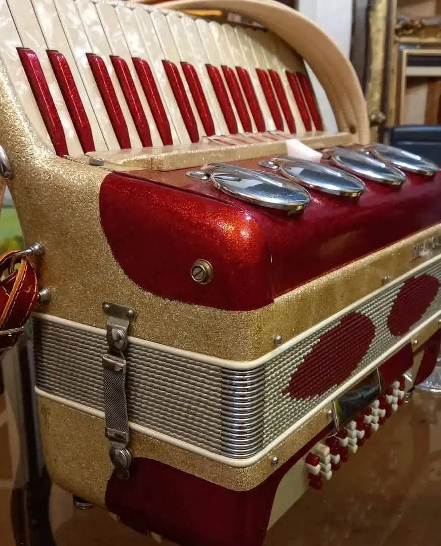 آکاردئون|پیانو، کیبورد، آکاردئون|رشت, منظریه|دیوار