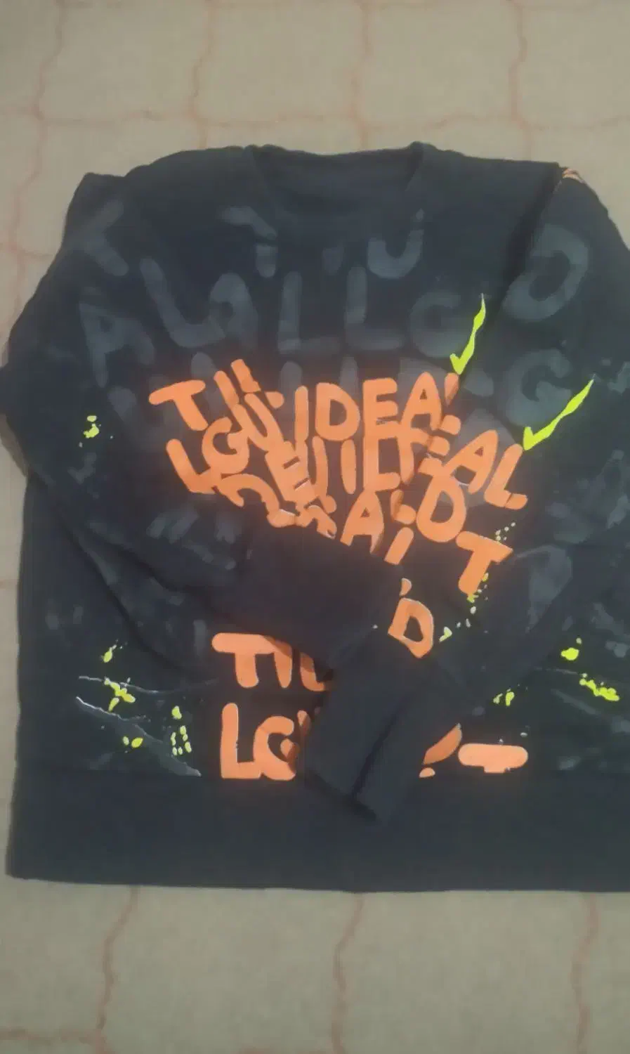 مانتو|لباس|لردگان, |دیوار