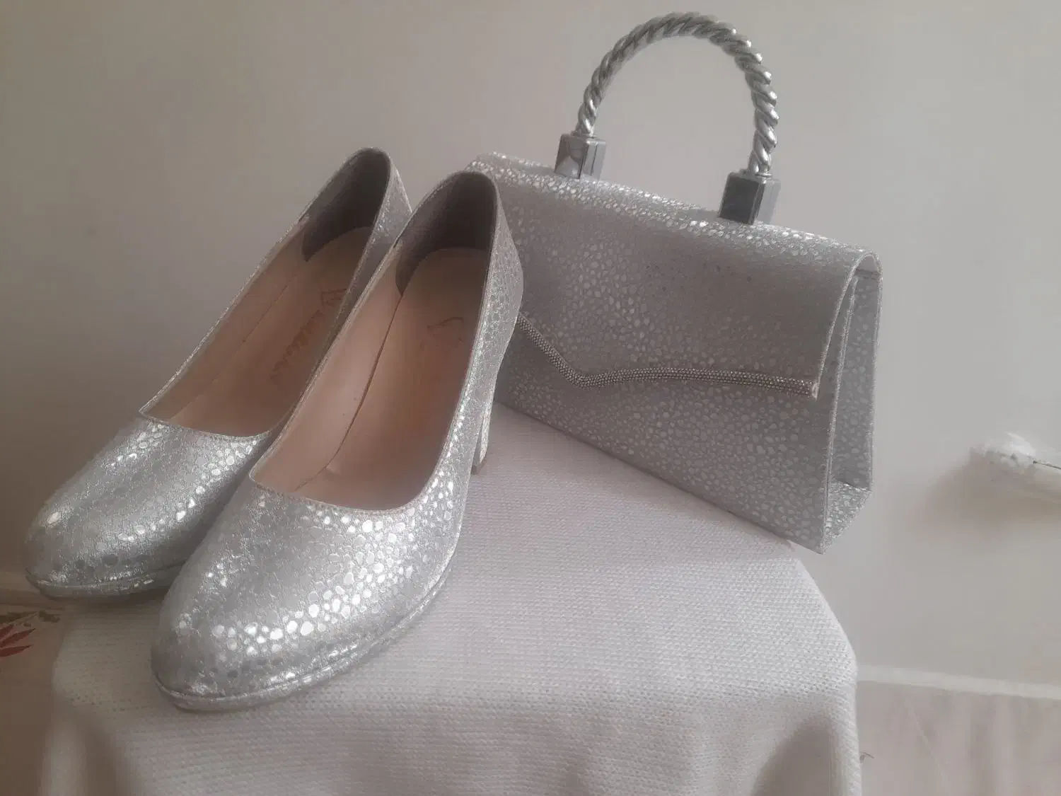 کیف و کفش نقره ای بسیار شیک و مجلسی|کیف، کفش، کمربند|ری, شهرری|دیوار
