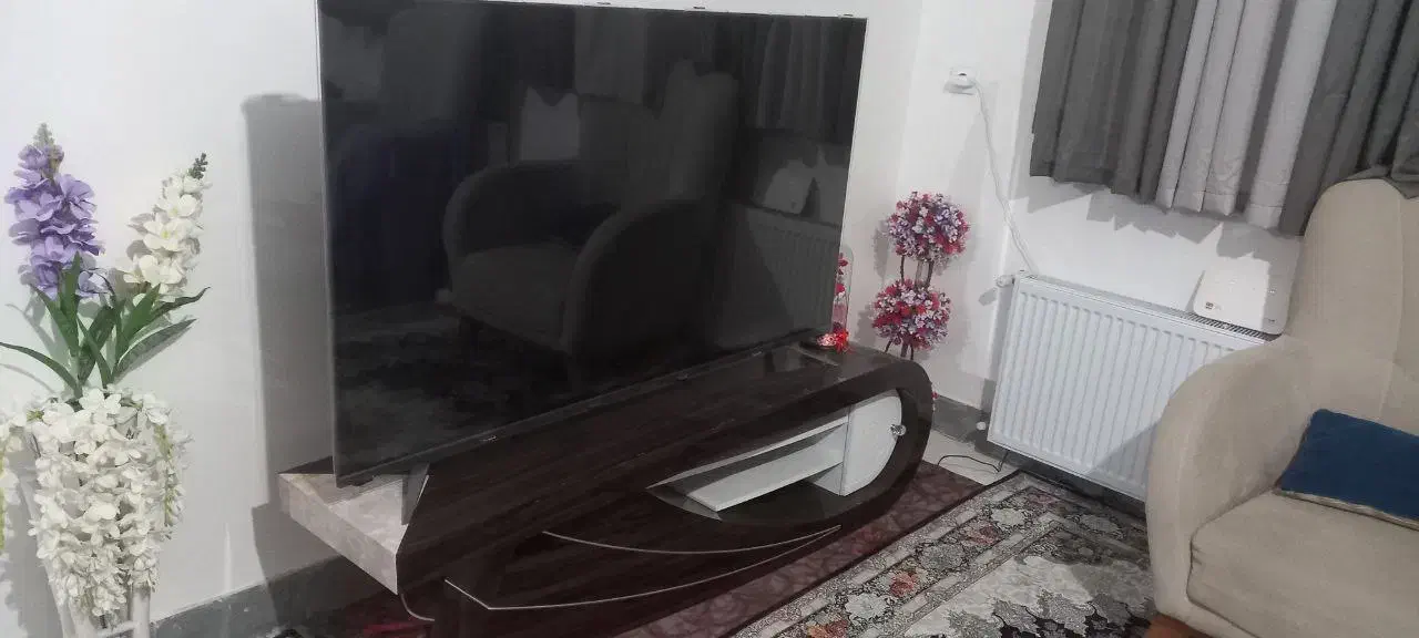 تلویزیون ۶۵ اینچ هوریون با میز و گلس|تلویزیون و پروژکتور|زاهدان, |دیوار