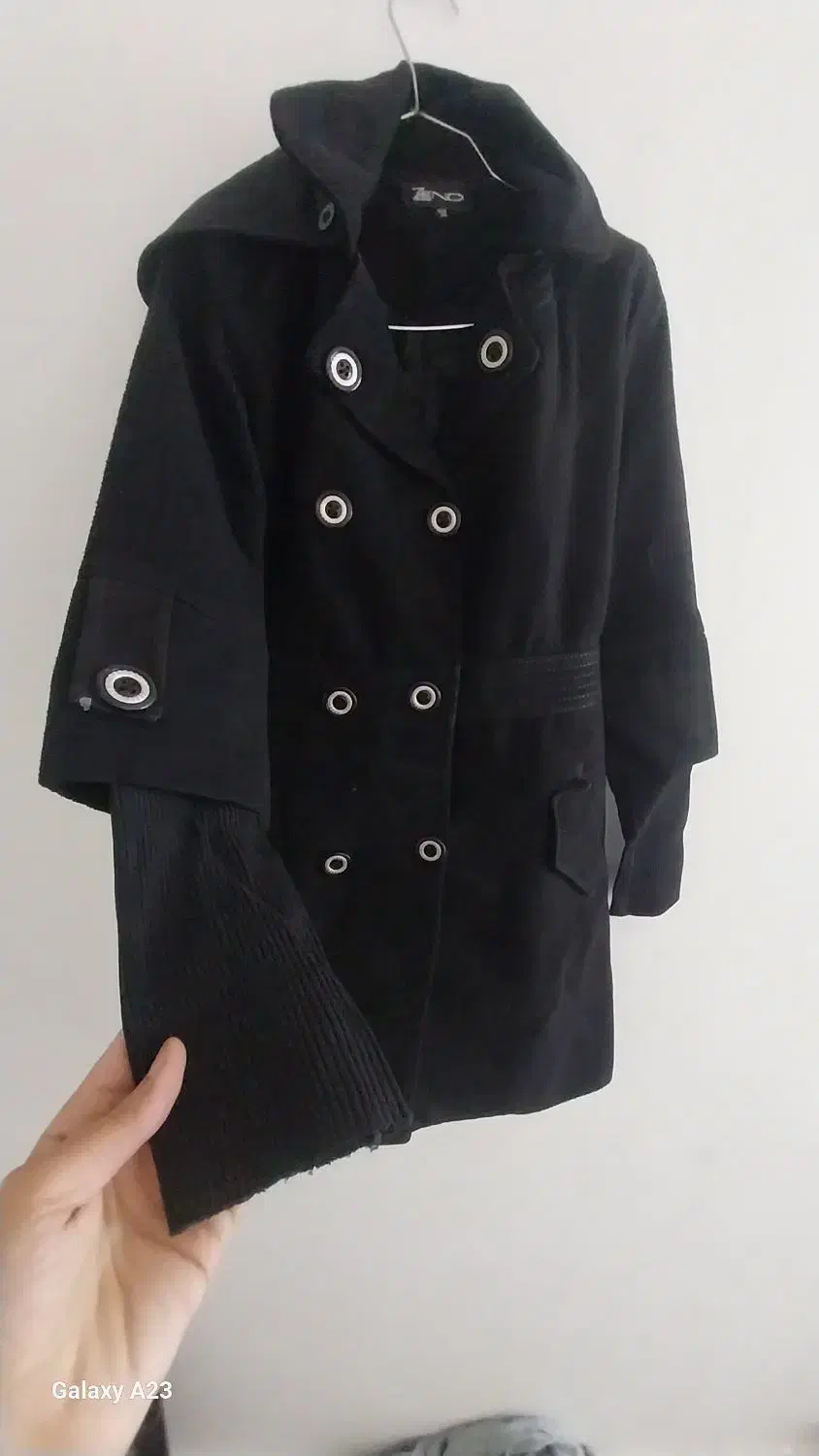 دوعدد پالتو درحدنو|لباس|رباط‌کریم, رباط‌کریم|دیوار