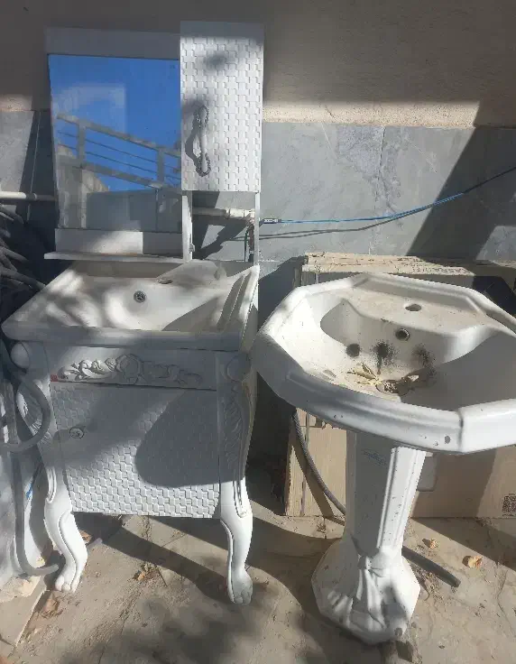 ۲عدد روشویی|لوازم سرویس بهداشتی|قروه, |دیوار