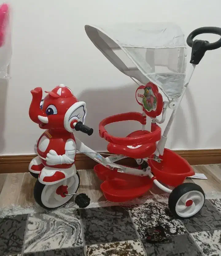 سه چرخه|اسباببازی بچه|شاهنجرین, |دیوار