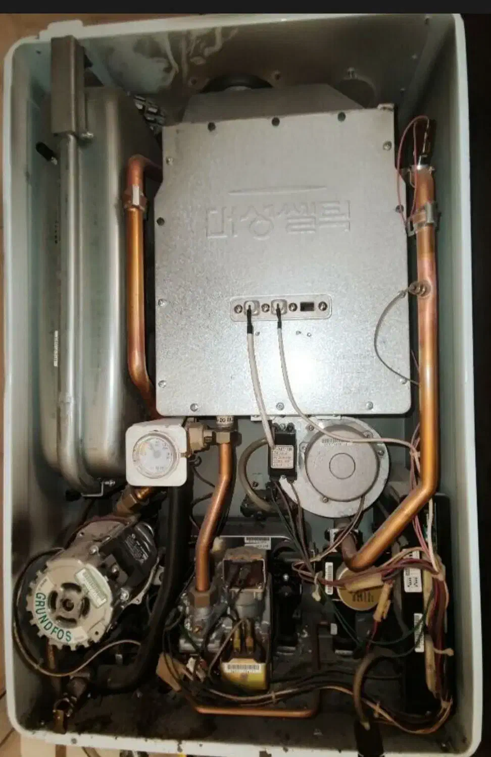 سرویسکار وتعمیر کار پکیج (تخصصی)|خدمات پیشه و مهارت|تهران, استاد معین|دیوار