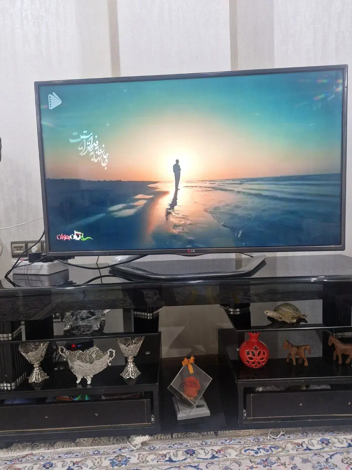 میز تلوزیومیز تلوزیون شیشه ای سالم|میز تلویزیون|تهران, صادقیه|دیوار