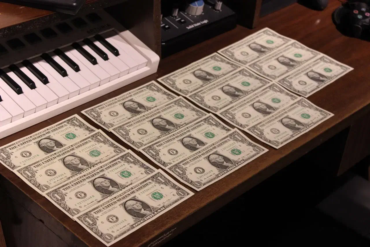 یک دلاری نو مخصوص کادو|کلکسیون سکه، تمبر، اسکناس|گرگان, |دیوار