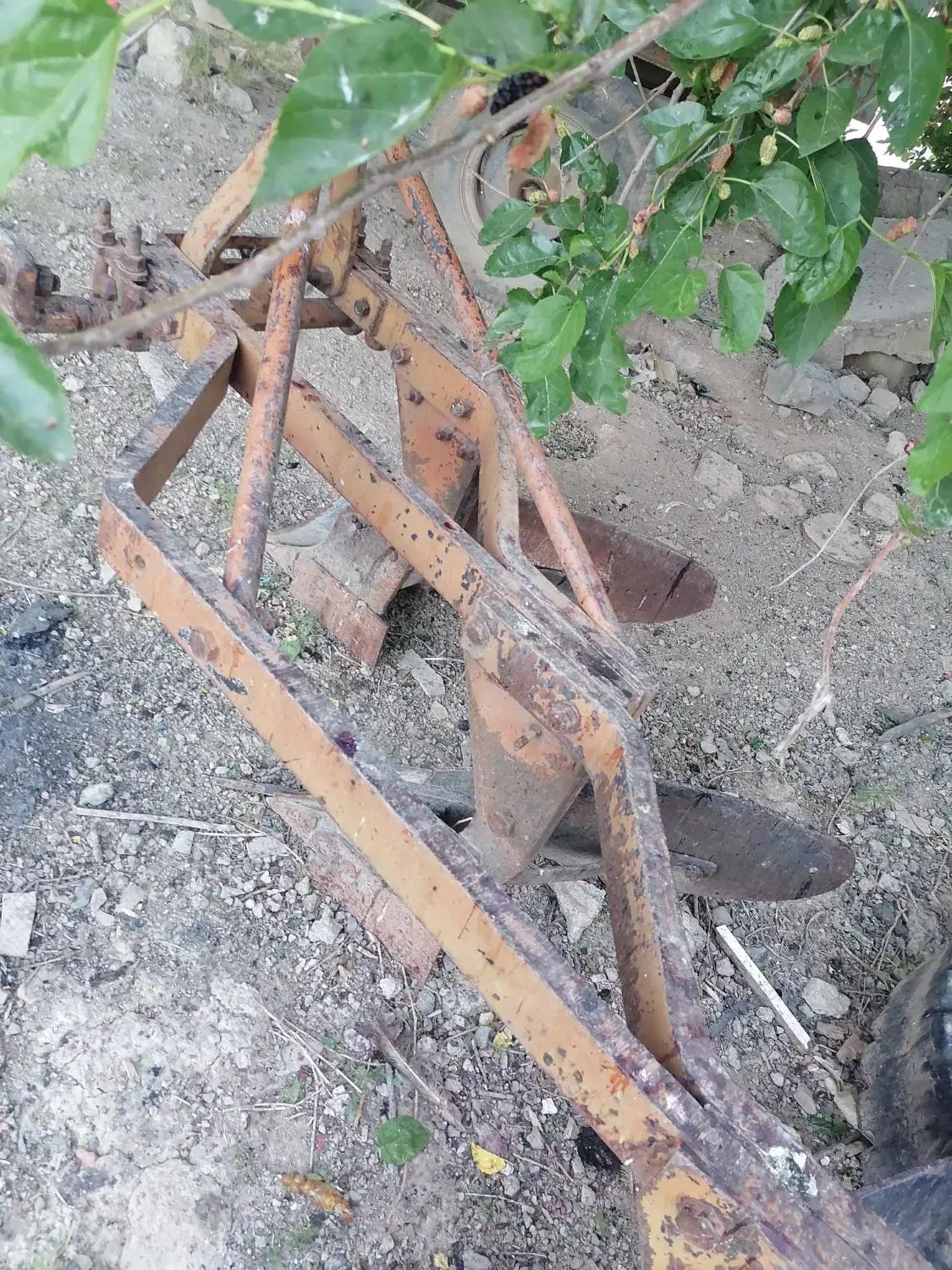 گاو آهن سه خیش فرگوسن سالم|ماشین‌آلات صنعتی|بیلوار, |دیوار