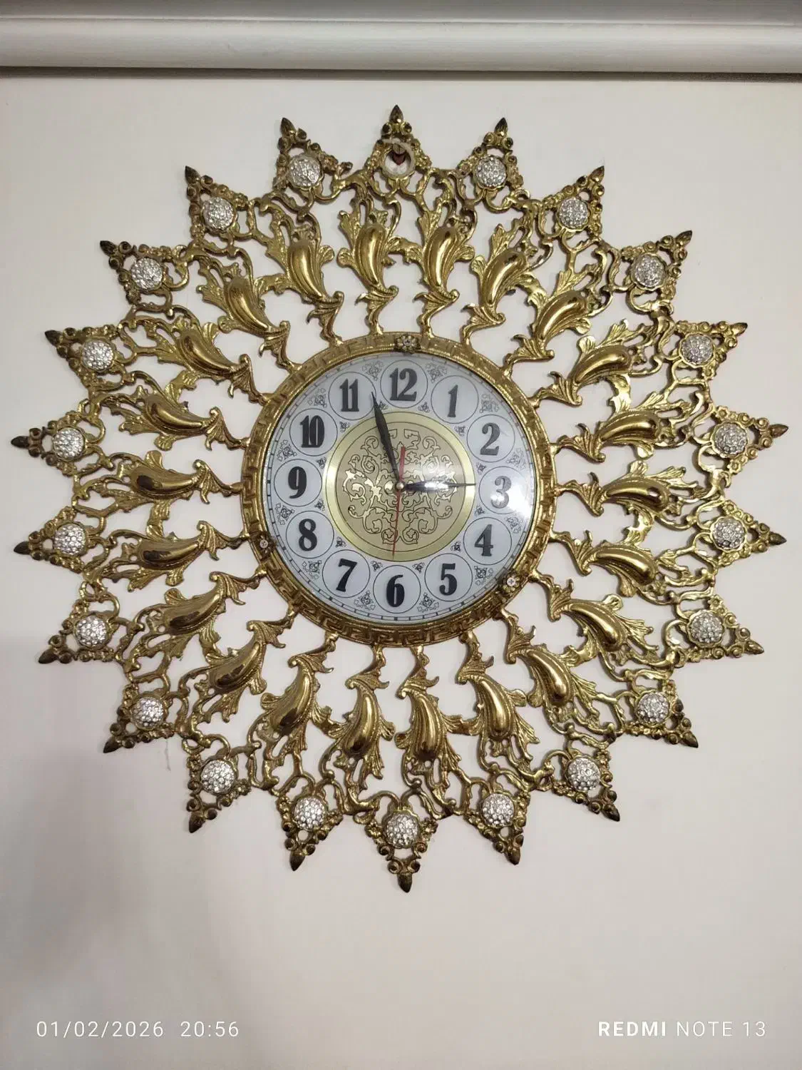 ساعت گلدان|ساعت دیواری و تزئینی|میانه, |دیوار