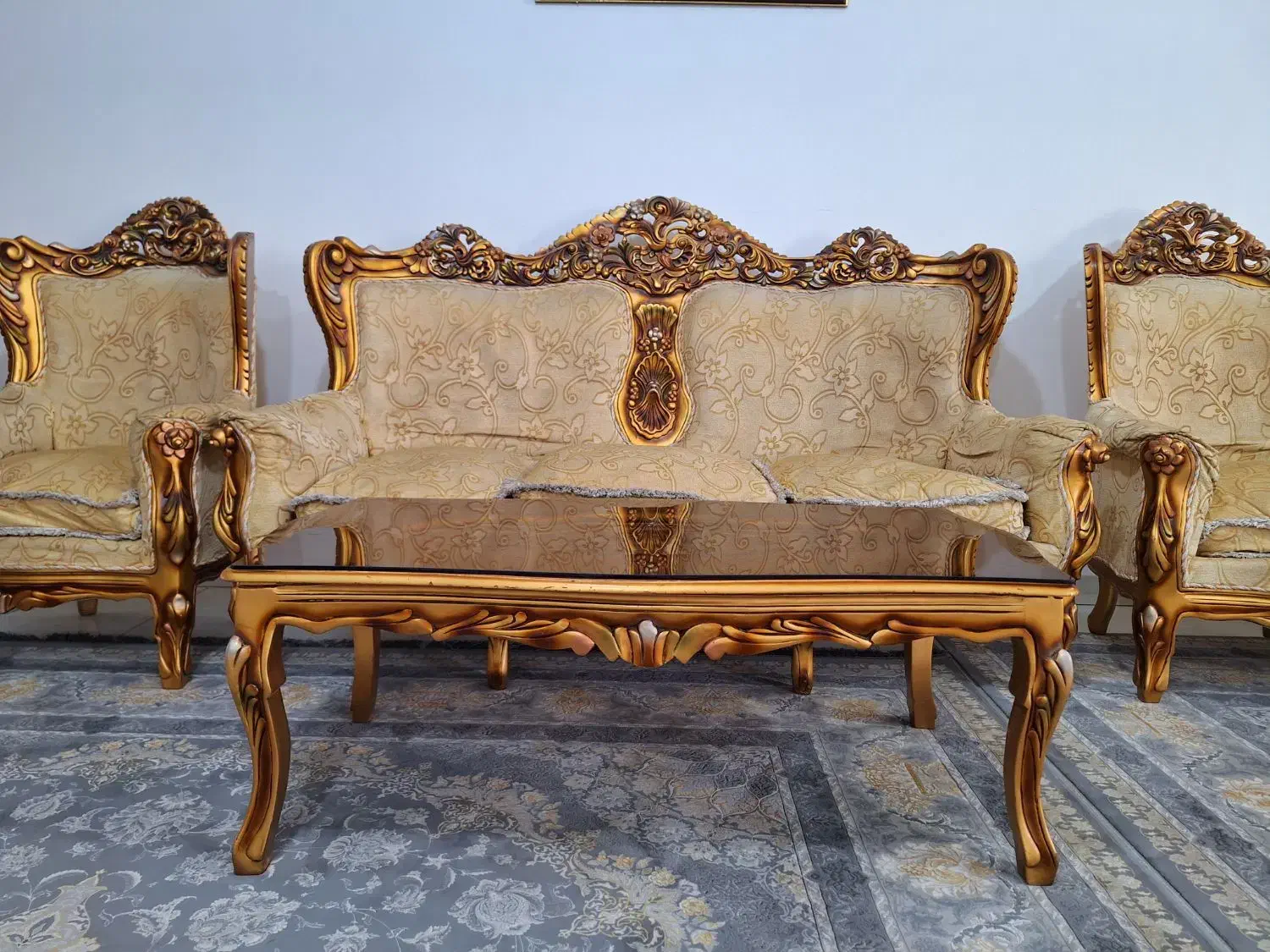 مبل سلطنتی ۸نفره تمیز|مبلمان خانگی و میز عسلی|قم, زنبیل آباد|دیوار