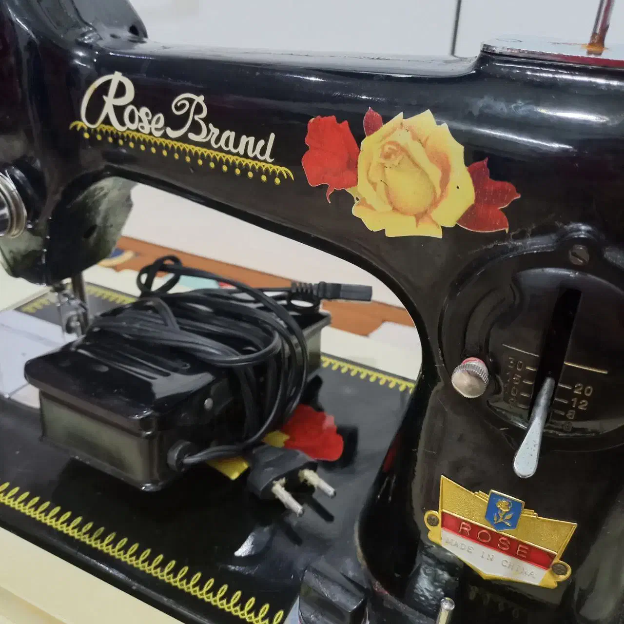 چرخ خیاطی رز|چرخ خیاطی و ریسندگی|تهران, والفجر (افسریه)|دیوار