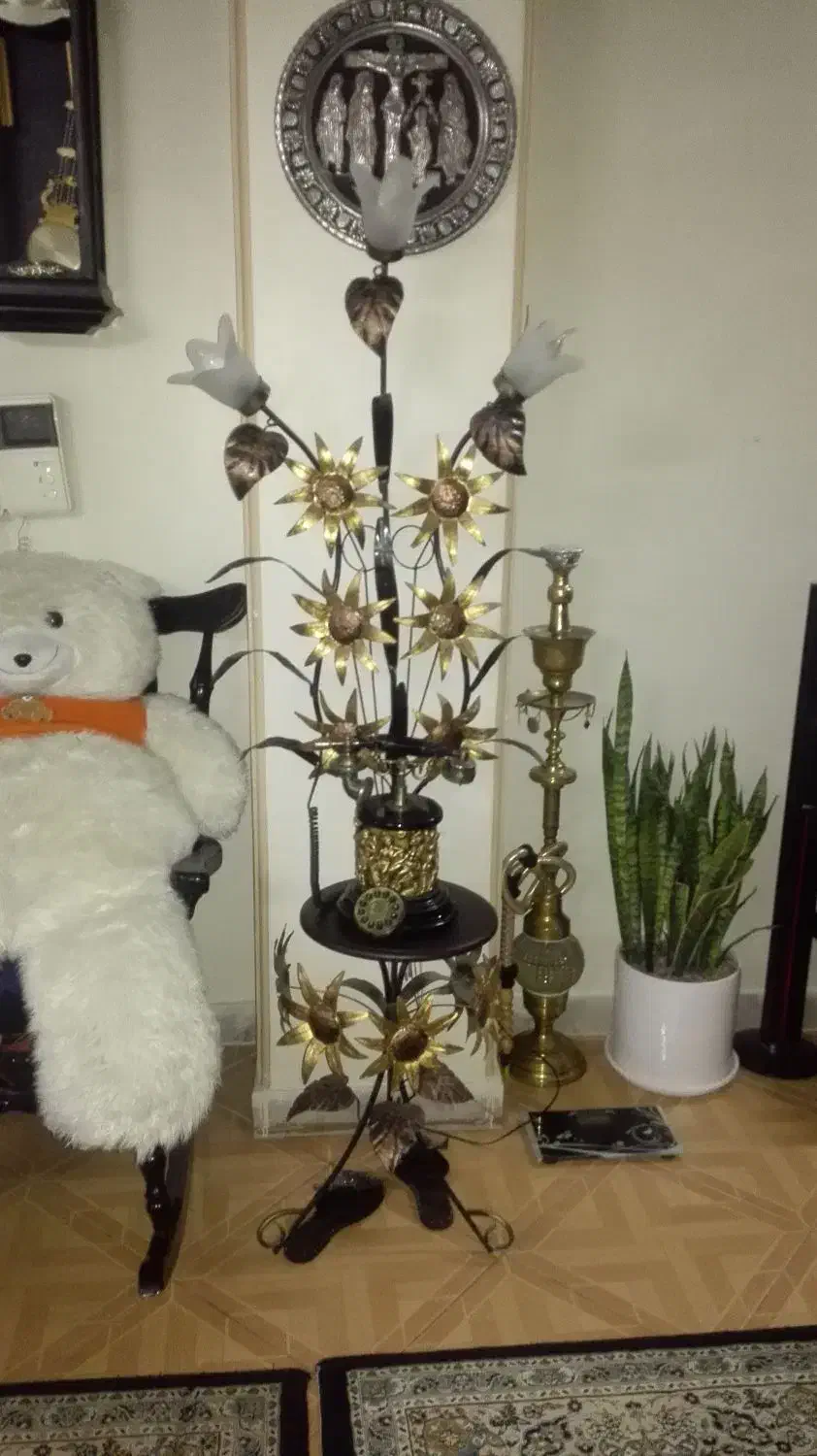 آباژور میز تلفن فلزی ورق طلا .میز خاطر گرد با ساتن|میز تلفن|اسلام‌شهر, شهرک قائمیه|دیوار