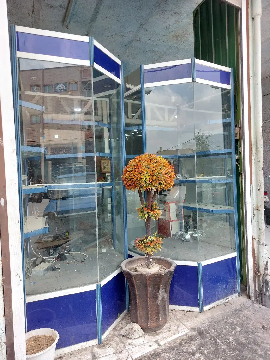 ویترین آلومینیومی نو بدون ایراد|بوفه، ویترین، کنسول|کازرون, |دیوار